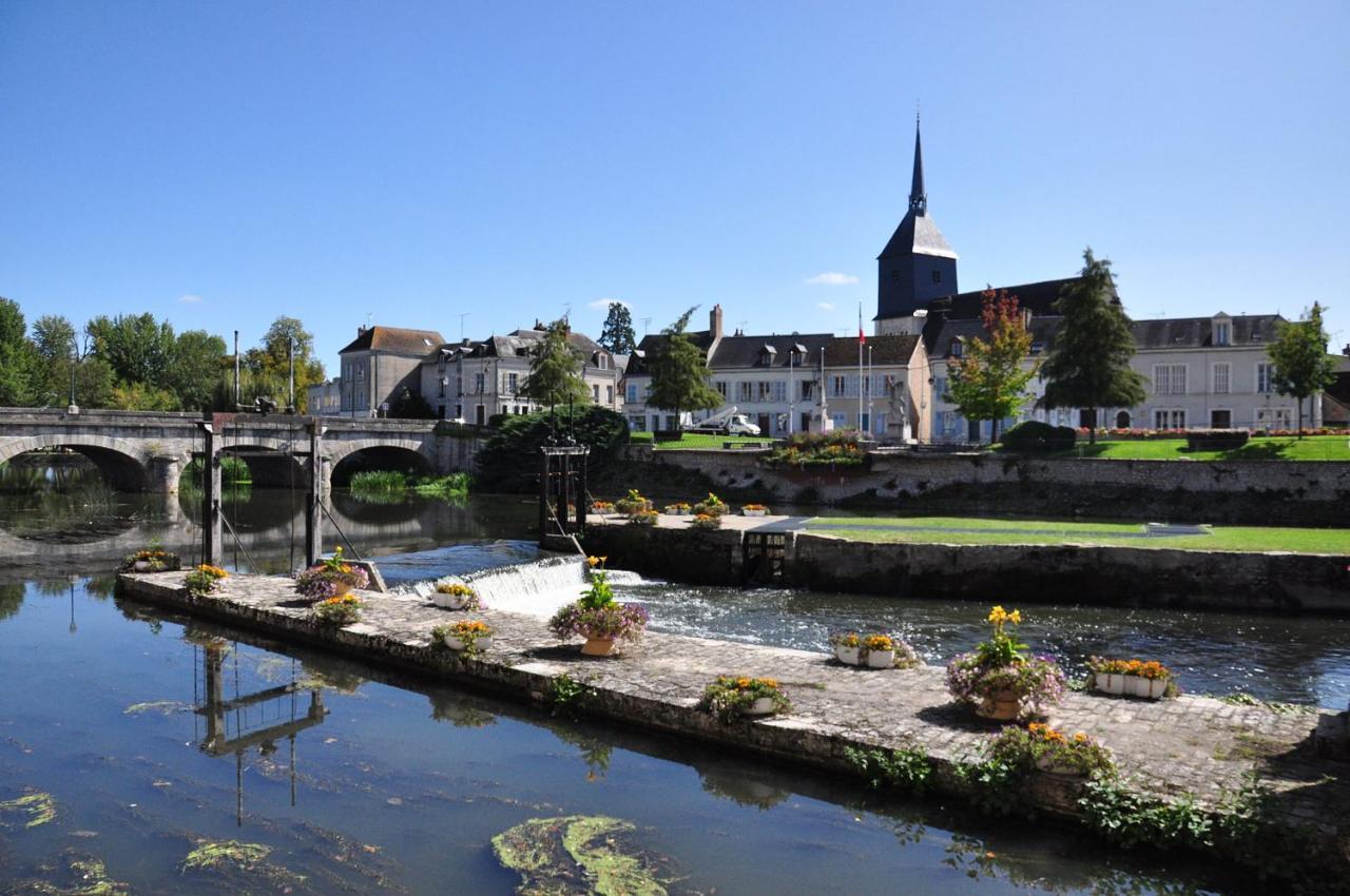 Le Grand Appartement - 90m2- 2 chb , 1 mezzanine - 6pers Romorantin-Lanthenay Exterior foto